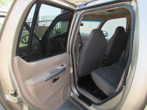 Used 2001 Ford Explorer Sport Trac 2WD image 18
