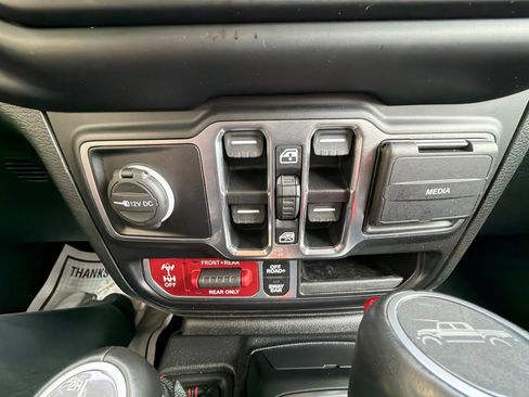 Used 2021 Jeep Gladiator Rubicon AWD/4WD image 25