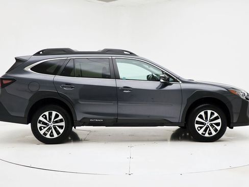 Used 2024 Subaru Outback Premium AWD/4WD image 3