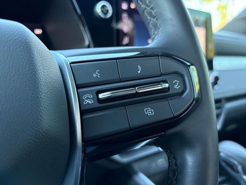 Used 2024 Chevrolet Colorado LT w/ LT Convenience Package image 15