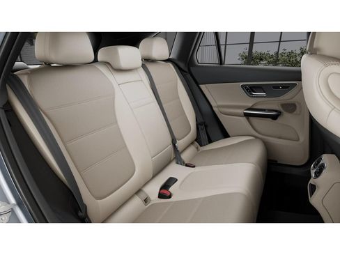 Certified 2025 Mercedes-Benz GLC 300 4MATIC image 5