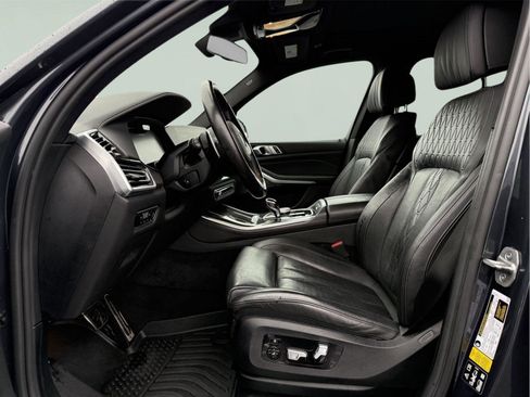 Used 2022 BMW X5 M50i image 11