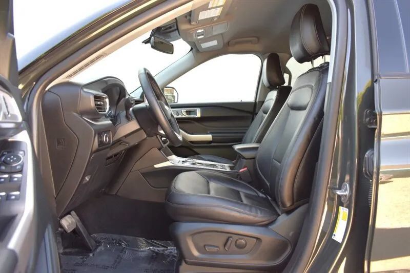 Used 2024 Ford Explorer XLT w/ Equipment Group 202A AWD/4WD image 10