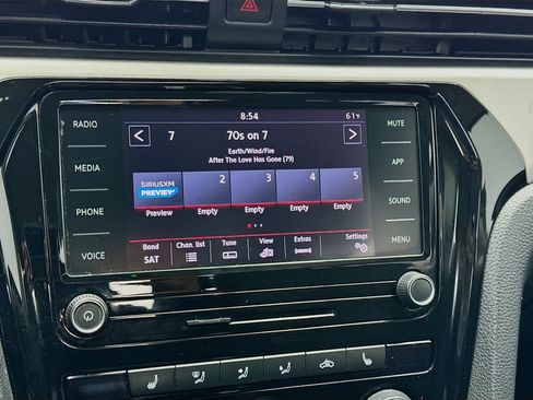 Used 2022 Volkswagen Passat 2.0T SE image 11