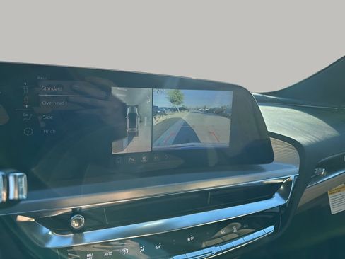 New 2026 Cadillac Lyriq Signature Luxury image 39