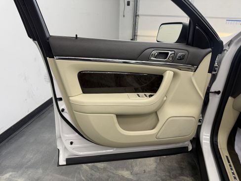 Used 2015 Lincoln MKS AWD w/ Technology Package image 11