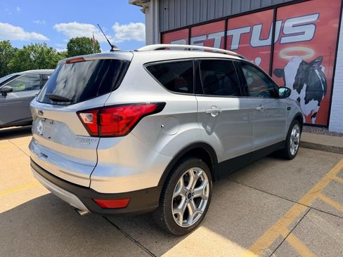 Used 2019 Ford Escape Titanium FWD image 4