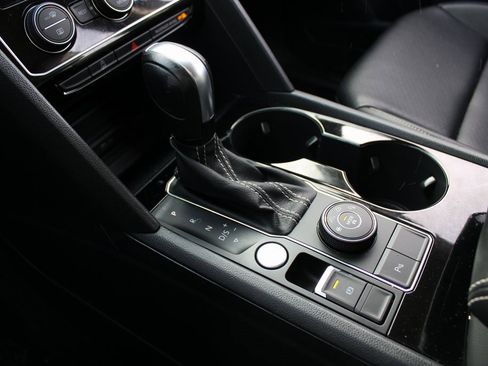 Certified 2022 Volkswagen Atlas SE w/ Black Wheel Package image 18