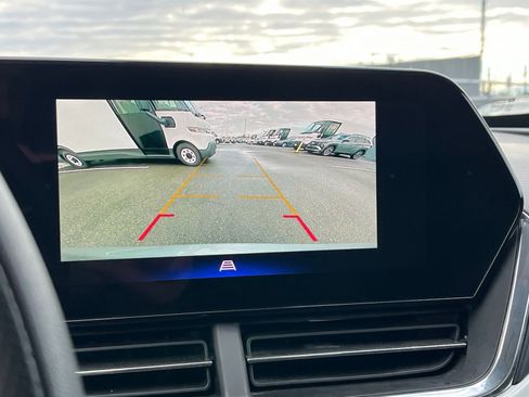 Used 2025 Chevrolet Trax LT image 17