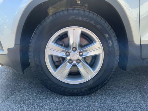 Used 2019 Chevrolet Trax LT FWD image 25
