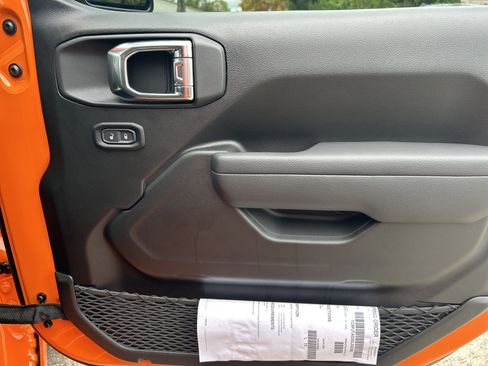 New 2025 Jeep Gladiator Sport image 12