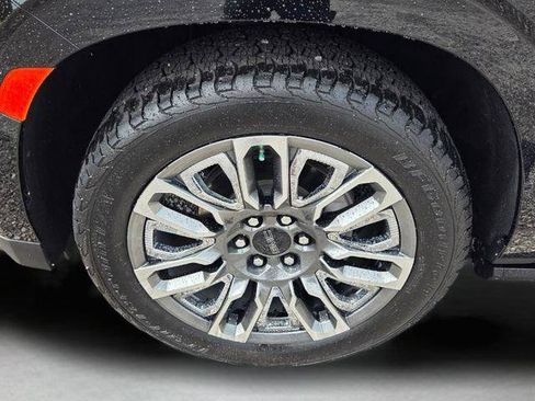 Certified 2024 GMC Yukon XL Denali Ultimate AWD/4WD image 9
