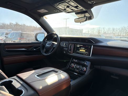 Used 2023 GMC Yukon Denali Ultimate image 16