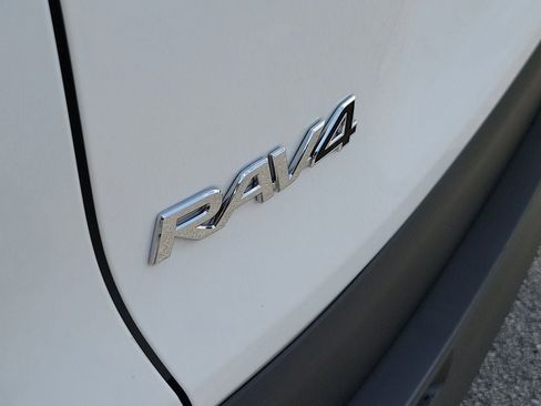 Used 2025 Toyota RAV4 XLE AWD/4WD image 6