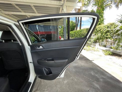 Used 2020 Kia Sportage LX AWD/4WD image 5
