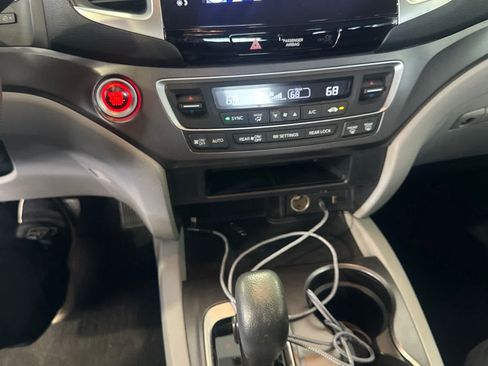 Used 2018 Honda Pilot EX image 3
