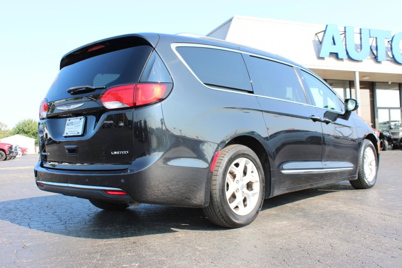 Used 2019 Chrysler Pacifica Limited FWD image 4