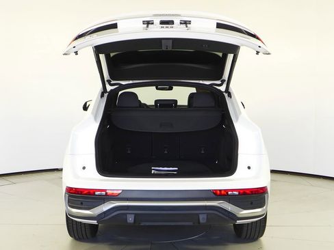 Used 2023 Audi Q5 2.0T Premium w/ Convenience Package image 10