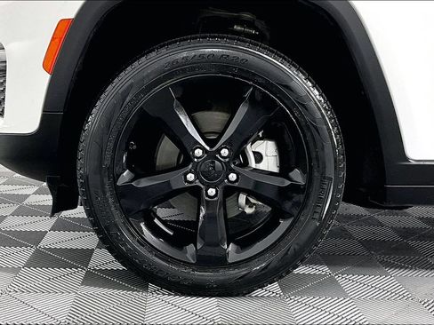 Used 2024 Jeep Grand Cherokee Limited w/ Black Appearance Package RWD image 8