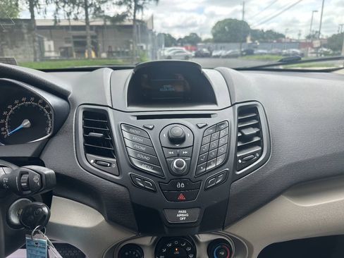 Used 2014 Ford Fiesta SE FWD image 12