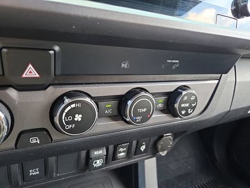 Used 2019 Toyota Tacoma TRD Off-Road AWD/4WD image 17