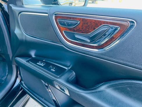 Used 2019 Lincoln Continental AWD w/ Equipment Group 500A image 14