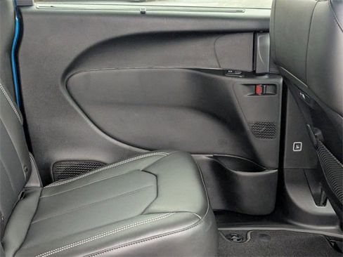 New 2026 Chrysler Pacifica Select image 32