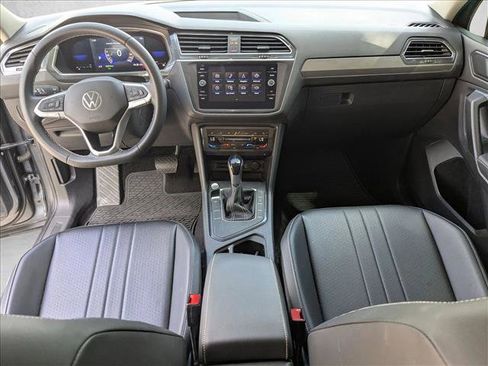 Used 2022 Volkswagen Tiguan SE image 16
