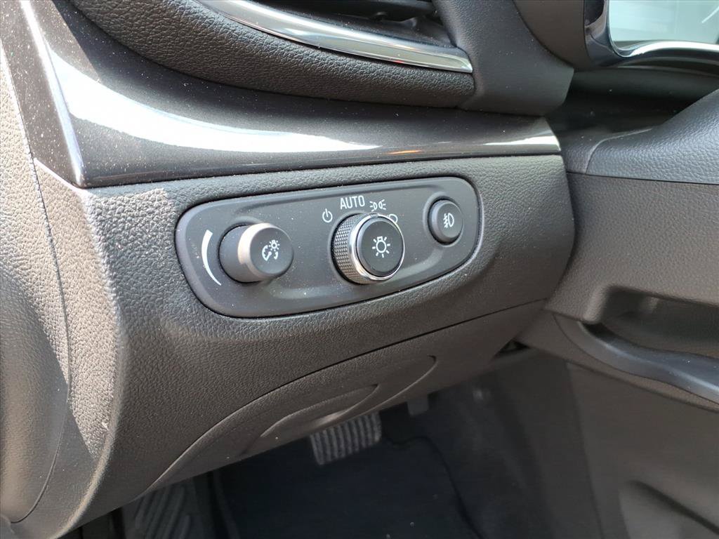 Used 2019 Buick Encore Essence w/ Safety Package II FWD image 21