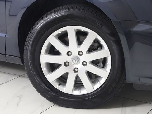 Used 2013 Chrysler Town & Country Touring FWD image 15