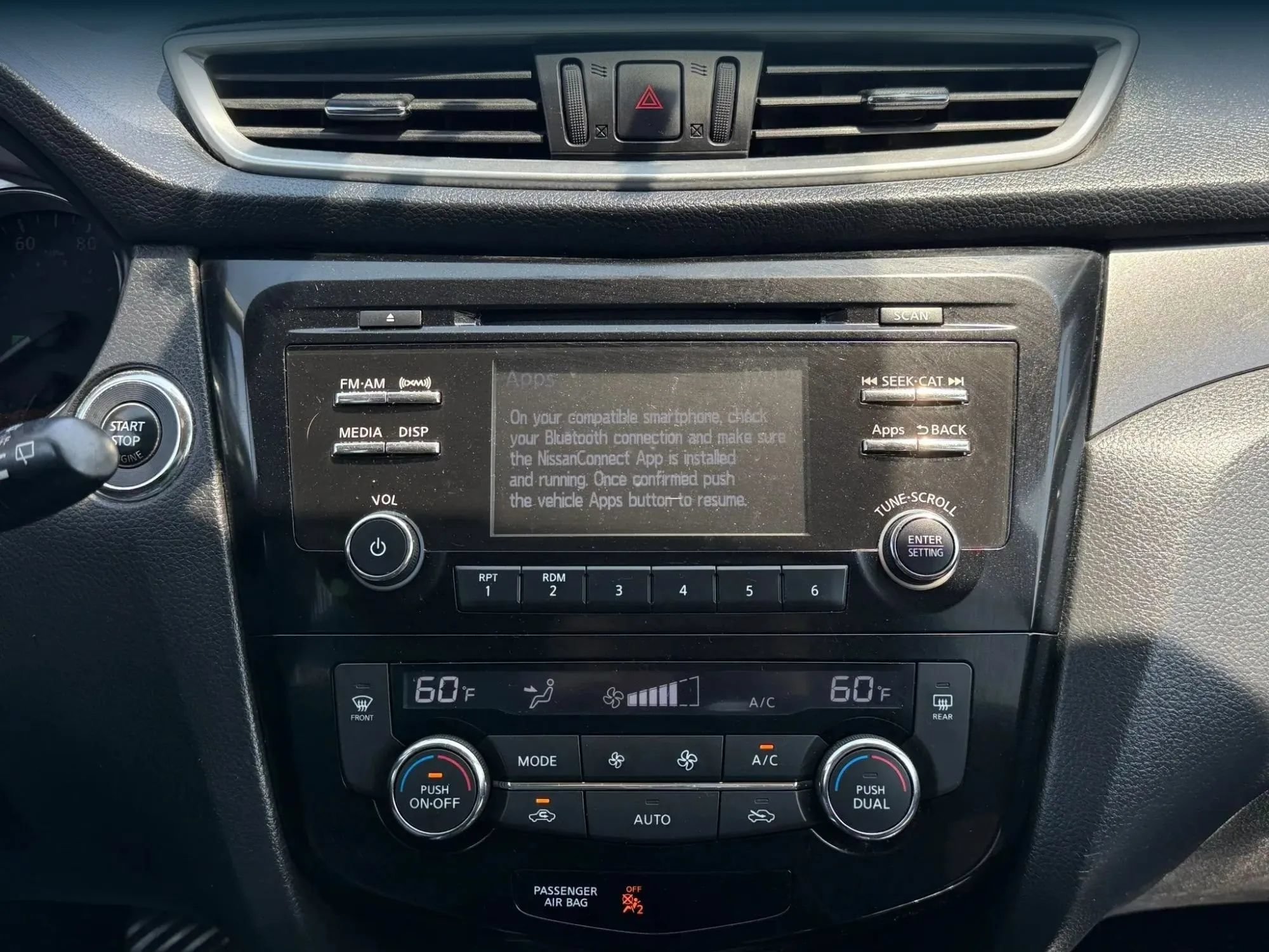 Used 2015 Nissan Rogue SV AWD/4WD image 26