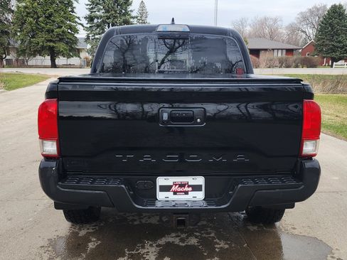 Used 2017 Toyota Tacoma TRD Off-Road w/ Tow Package (A/T) image 6