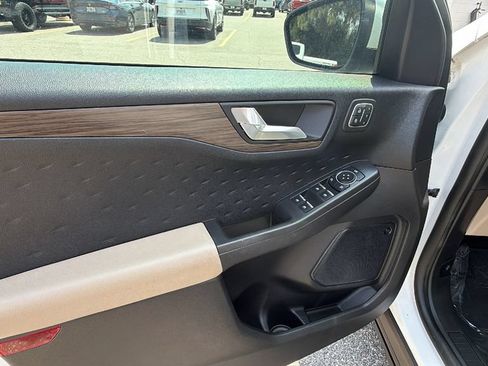 Used 2020 Ford Escape Titanium FWD image 14