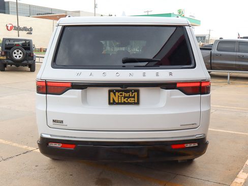Used 2023 Jeep Wagoneer L Series II image 13