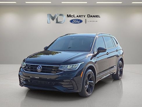 Used 2023 Volkswagen Tiguan SE R-Line FWD image 2