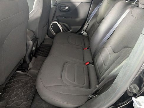 Used 2018 Jeep Renegade Latitude w/ UConnect 8.4 Nav Group image 26