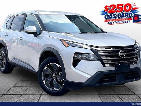 Used 2024 Nissan Rogue SV AWD/4WD image 2
