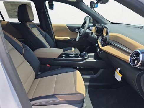 New 2026 Chevrolet Equinox ACTIV w/ Convenience Package III AWD/4WD image 15