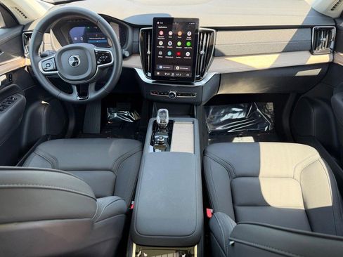 Certified 2025 Volvo XC90 B6 Plus AWD/4WD image 12