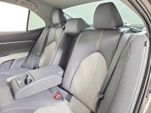 Used 2019 Toyota Camry XLE FWD image 13