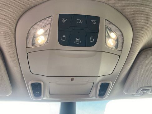 Used 2023 Chrysler Pacifica Limited FWD image 34