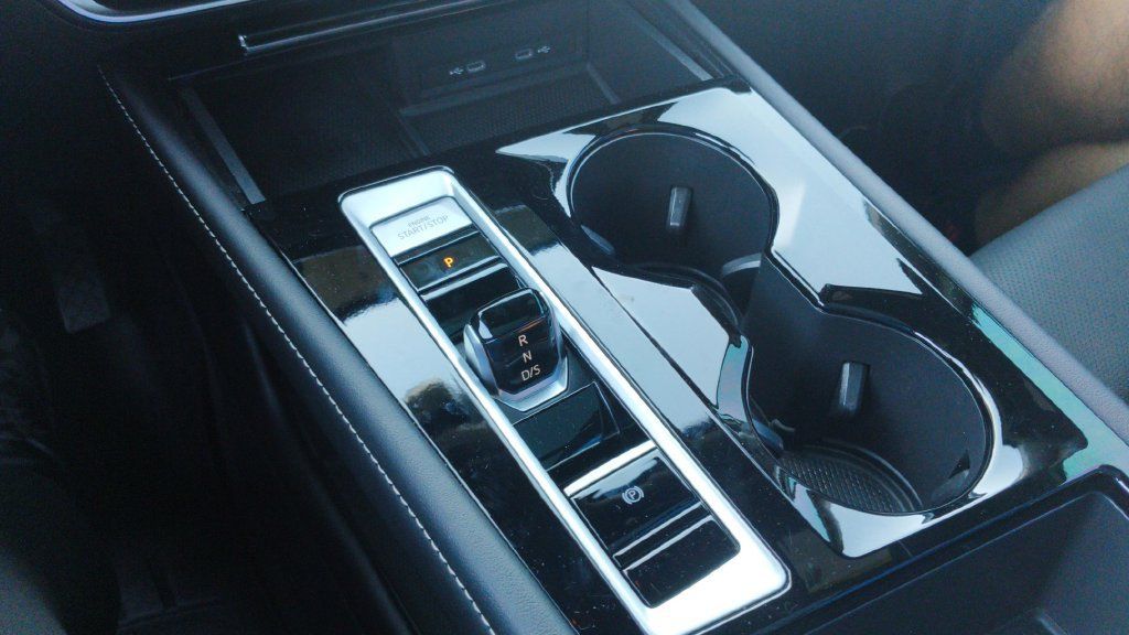 Used 2024 Volkswagen Atlas Cross Sport SE w/ Panoramic Sunroof Package FWD image 16