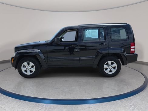 Used 2010 Jeep Liberty Sport RWD image 9