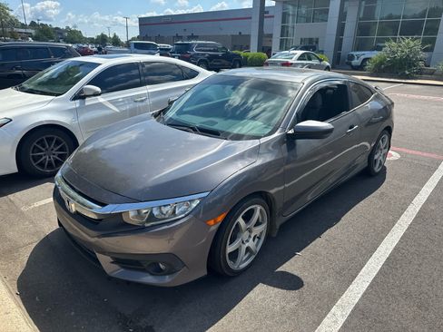 Used 2017 Honda Civic EX-T image 4