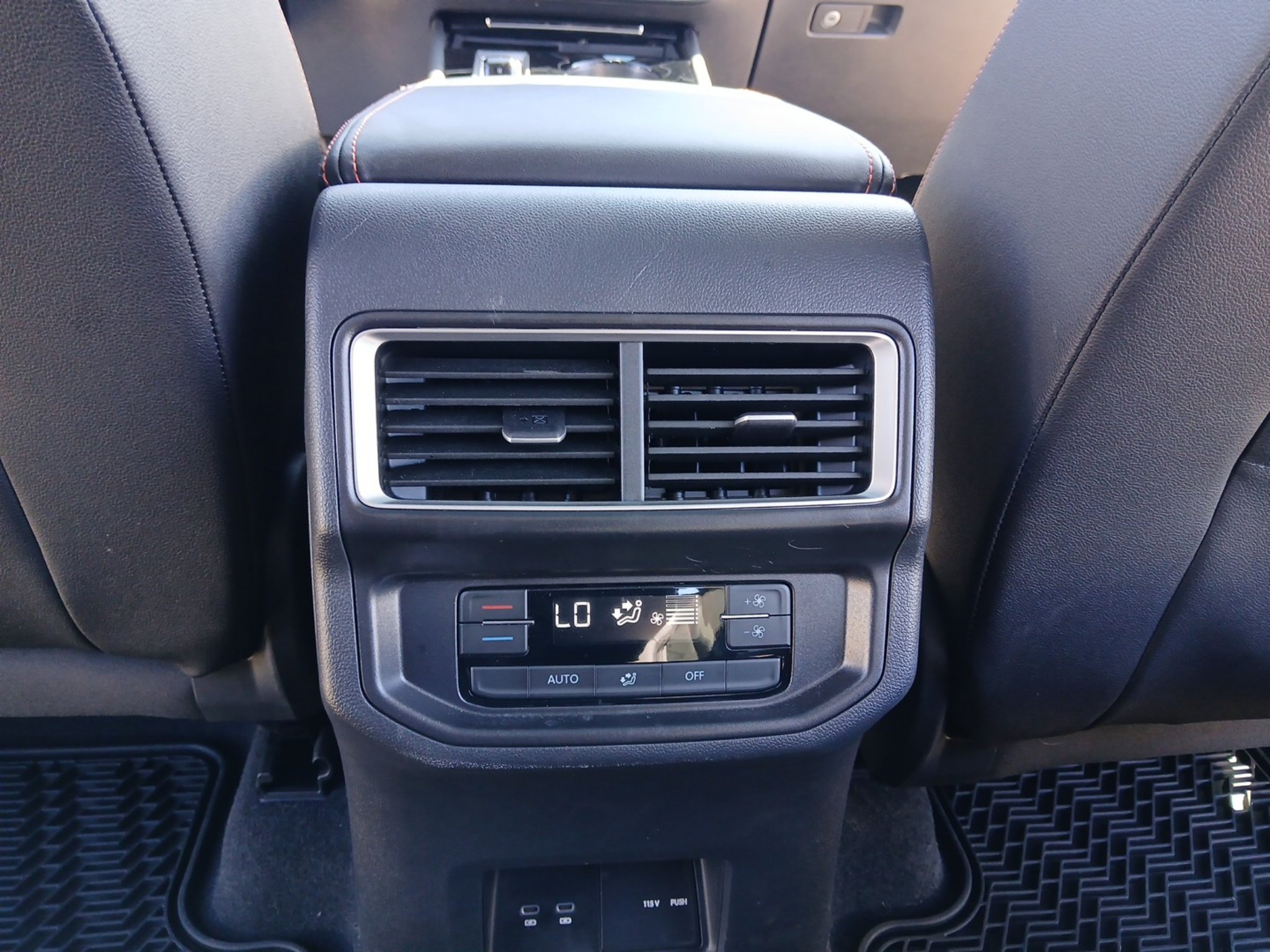 Used 2025 Volkswagen Atlas Peak Edition SE AWD/4WD image 21