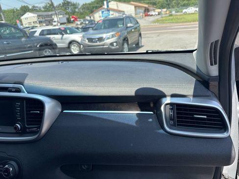 Used 2018 Kia Sorento AWD image 28
