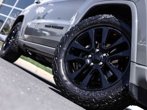 Used 2019 Jeep Grand Cherokee Altitude AWD/4WD image 15
