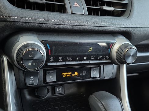 Used 2019 Toyota RAV4 XLE w/ Convenience Package image 18