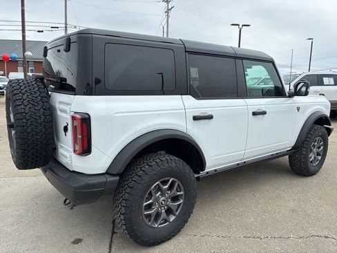 New 2025 Ford Bronco Badlands image 8