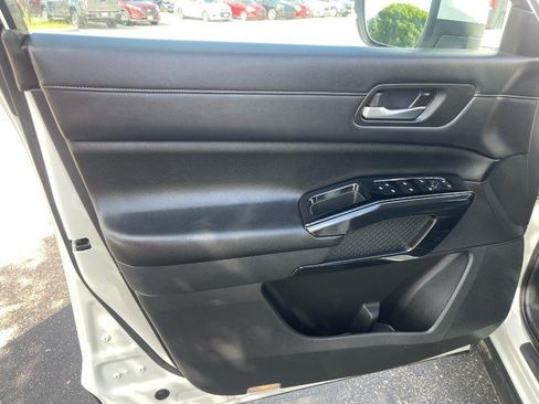 Used 2022 Nissan Pathfinder SV AWD/4WD image 22